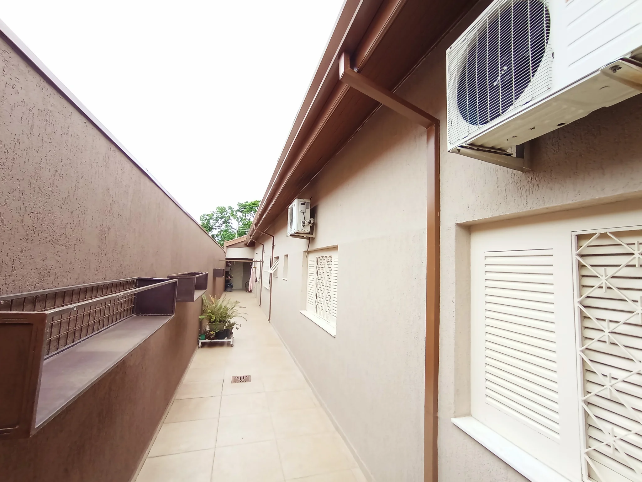 Casa à venda com 4 dormitórios no Residencial Doutor Lessa em Pindamonhangaba/SP. 
