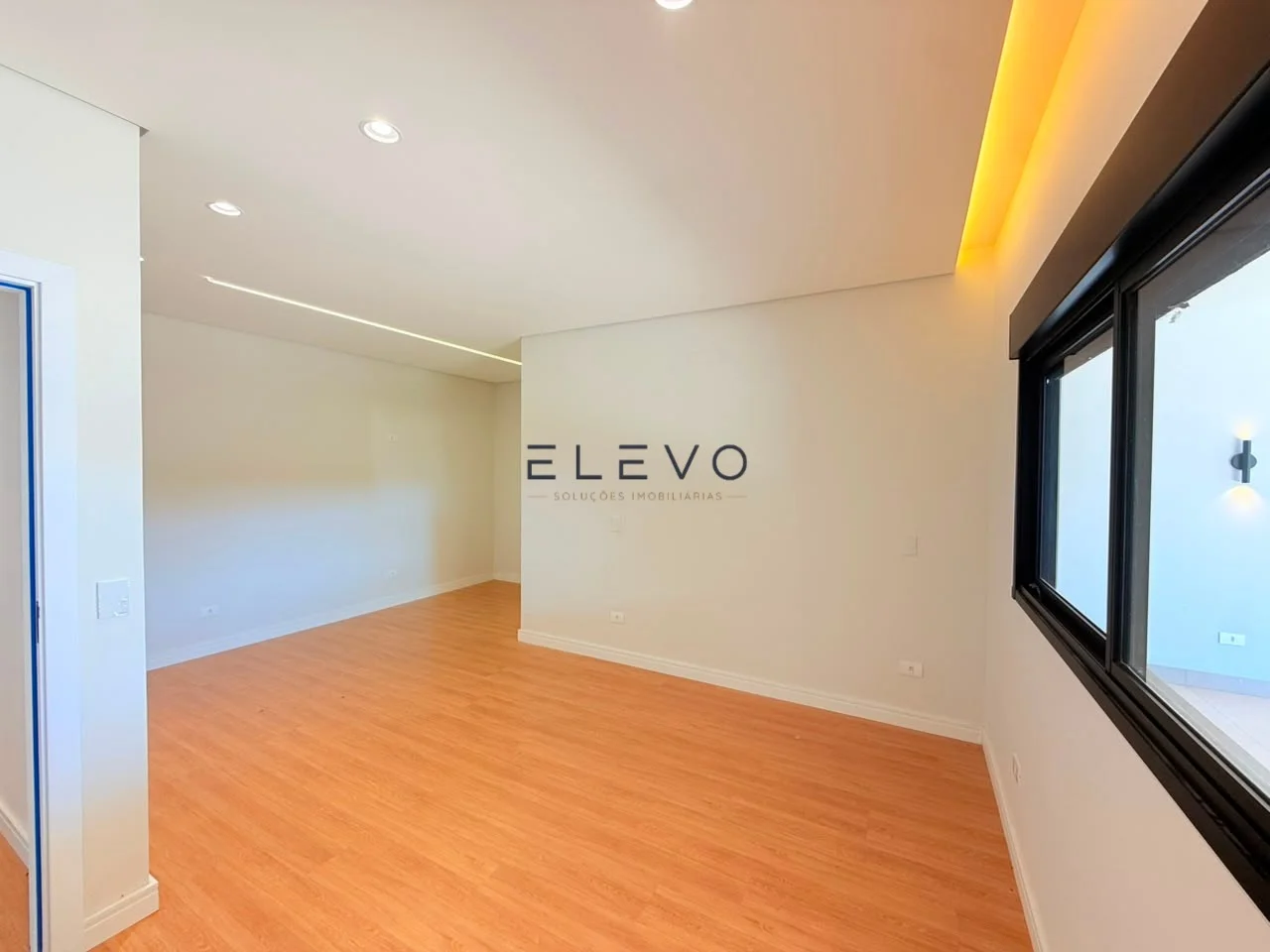 Casa Alto Padrão à Venda no Jardim Real | 3 Suítes, Automação Alexa e Piscina Aquecida