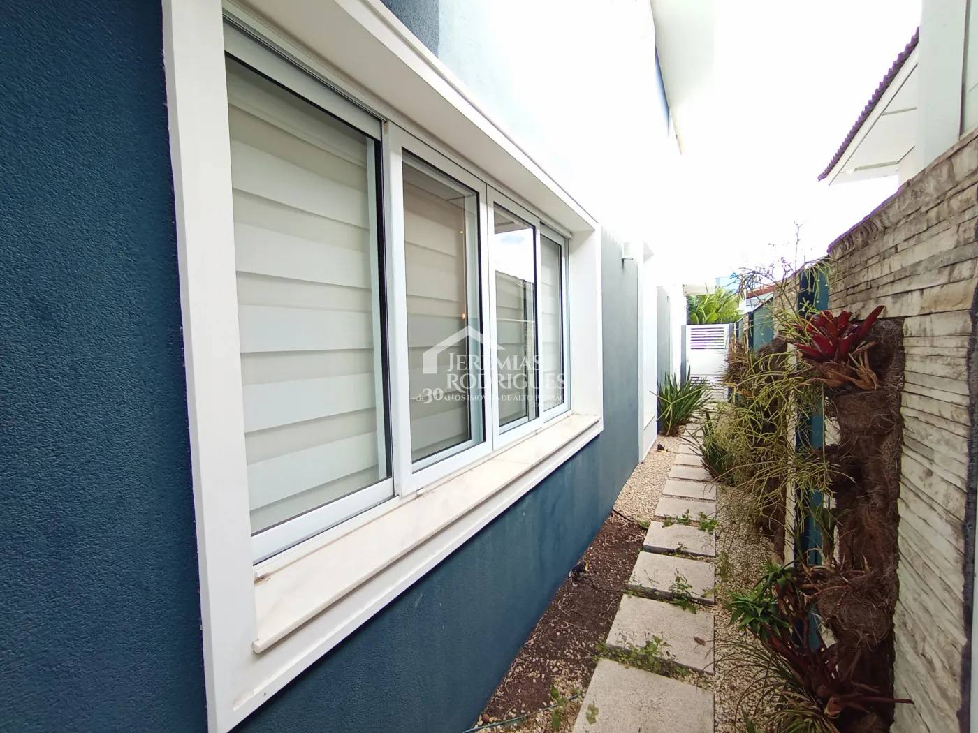 Casa para venda e locação com 4 suítes no Condomínio Taubaté Village em Taubaté/SP.