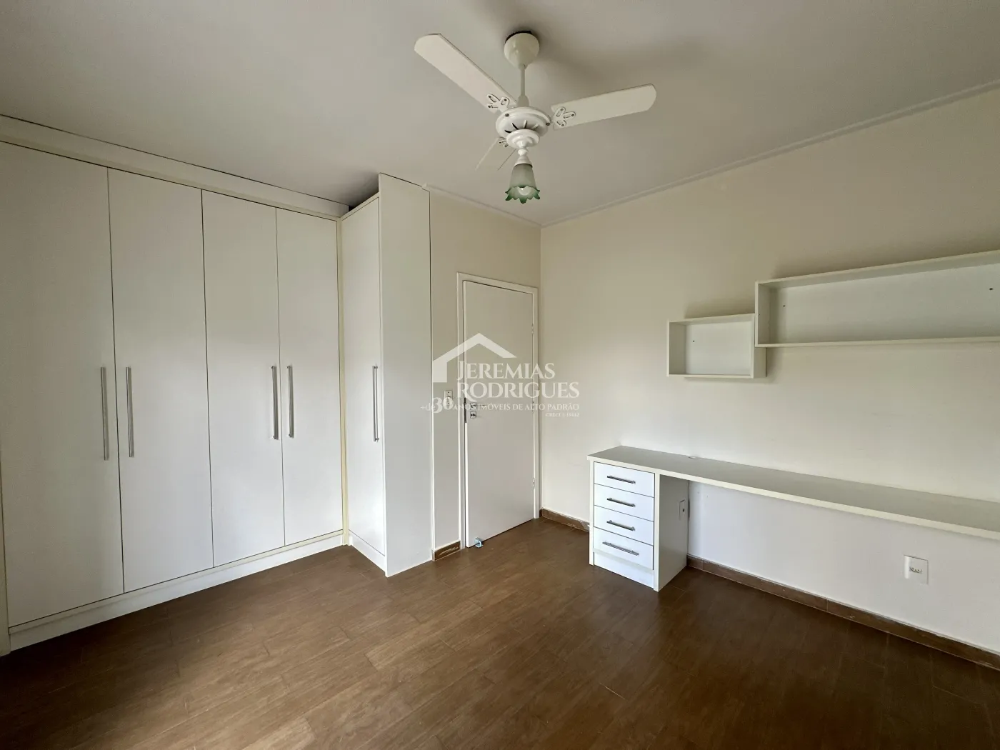 Casa para venda e locação com 4 suítes no Condomínio Campos do Conde II em Tremembé/SP