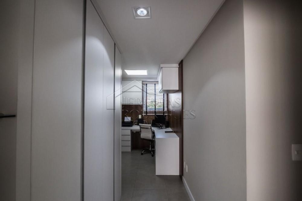 Apartamento à venda com 4 suítes no Condomínio Des Arts em Taubaté. 
