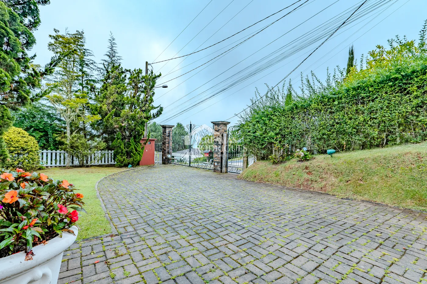 Casa à venda por R$ 4.400.000,00 - Campos do Jordão/SP