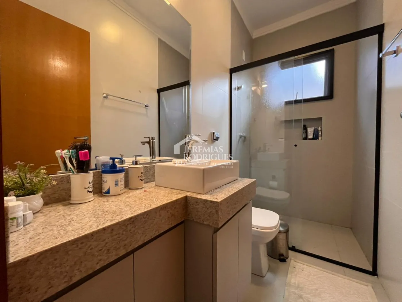 Casa à venda com 3 dormitórios no Condomínio Jardim de Alah em Taubaté/SP