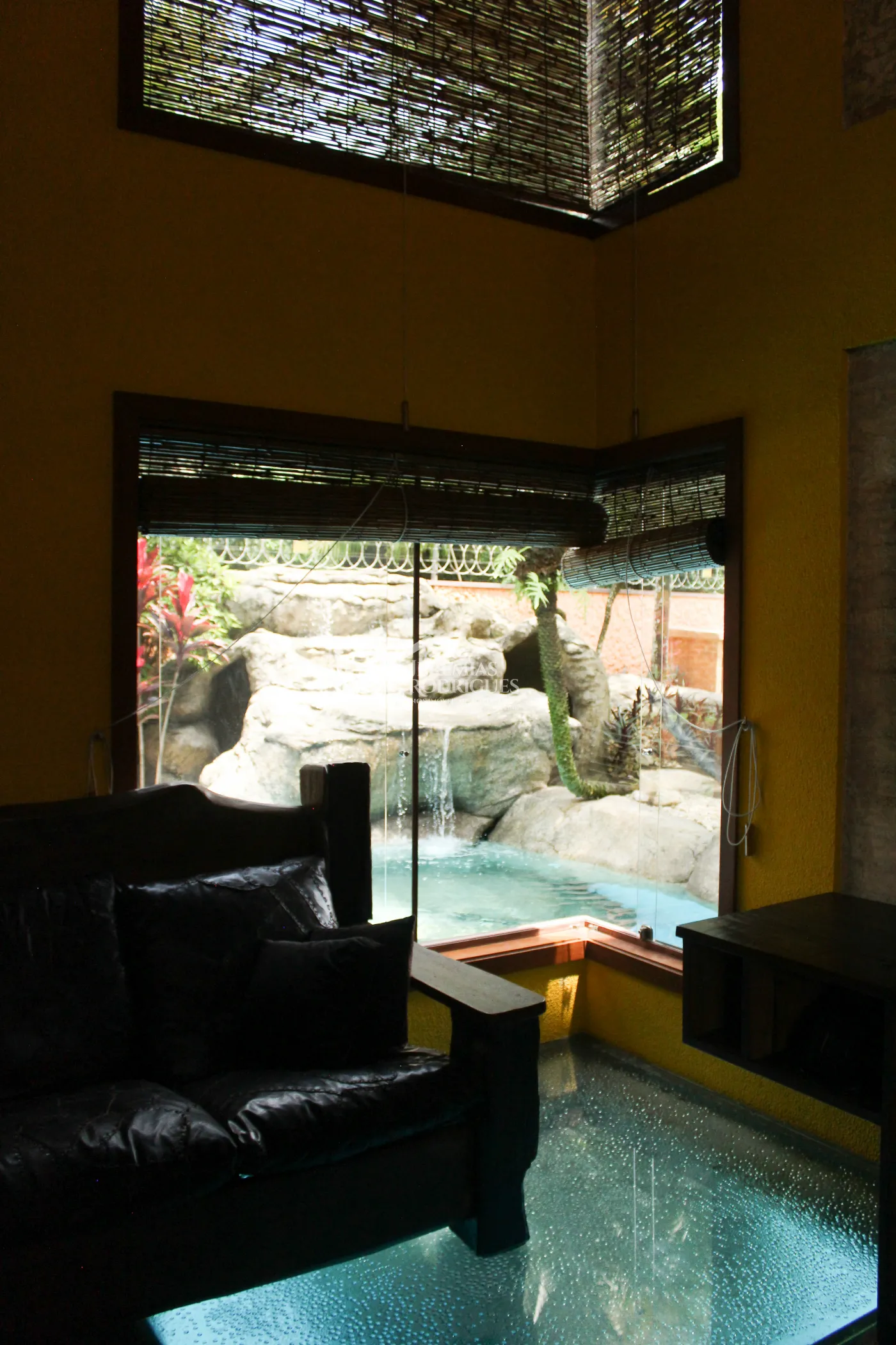 Casa para venda e locação com 5 dormitórios no Condomínio Taubaté Village em Taubaté/SP.