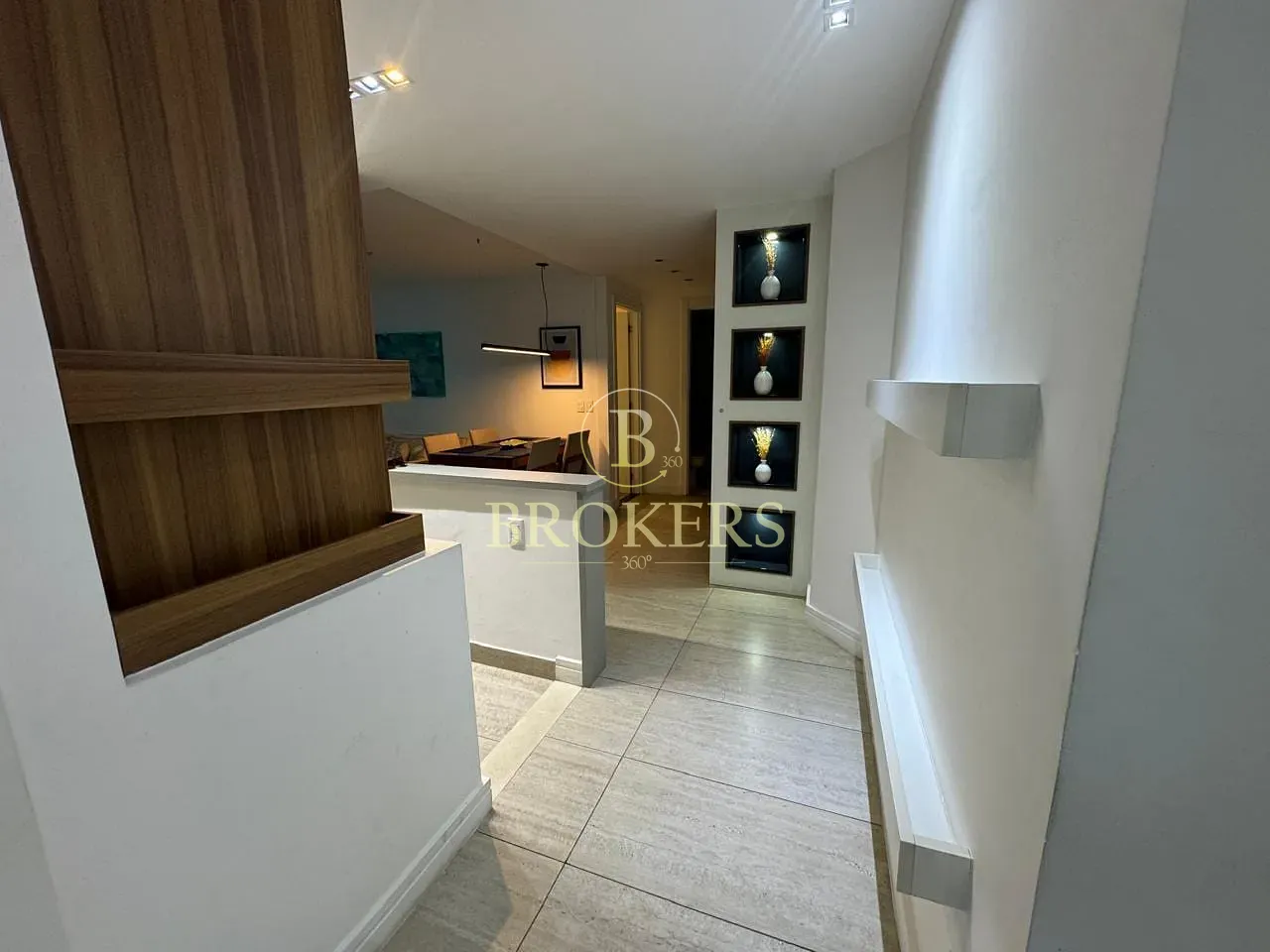 Apartamento a venda. Ipanema na quadra da praia! 2 quartos (1 suíte), varanda com vista mar, vaga,