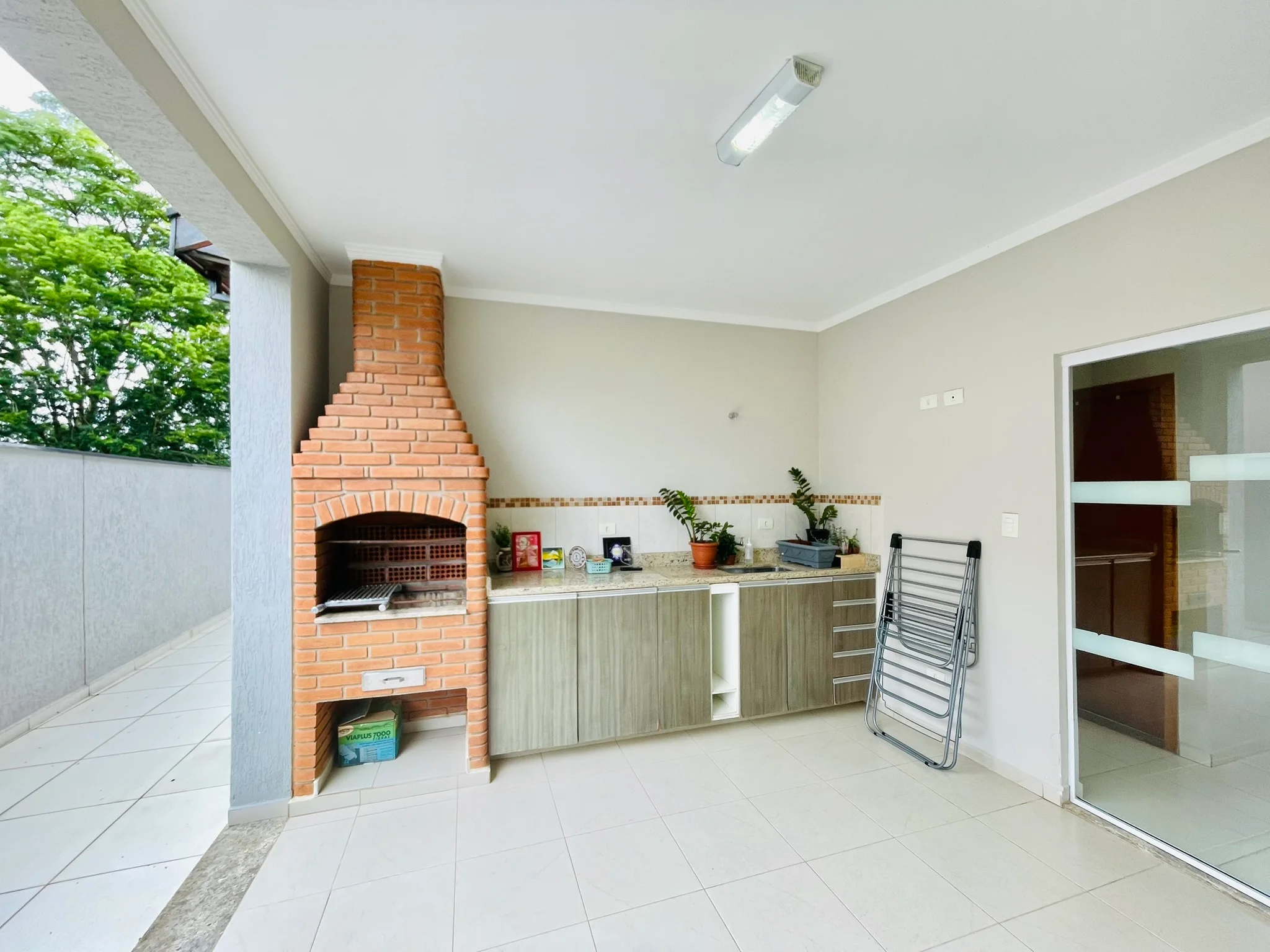 Casa à venda com 3 dormitórios no Condomínio Campos do Conde II em Tremembé/SP. 