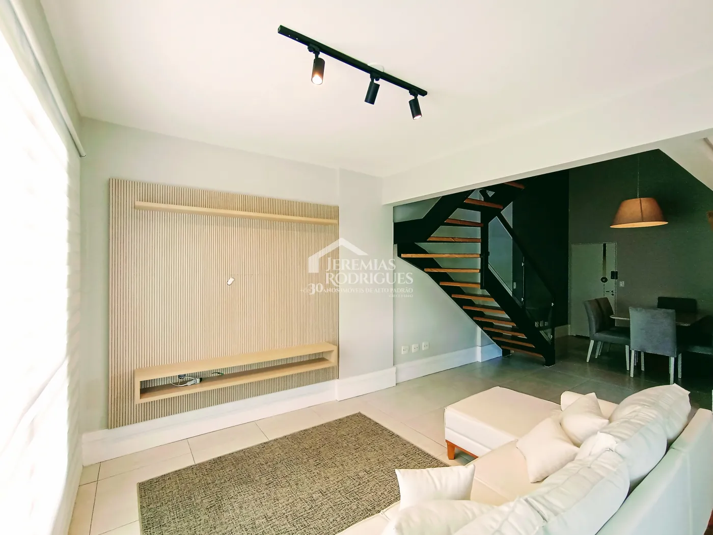 Apartamento duplex à venda com 3 dormitórios no Edifício Residencial Jabuticabeiras em Taubaté/SP