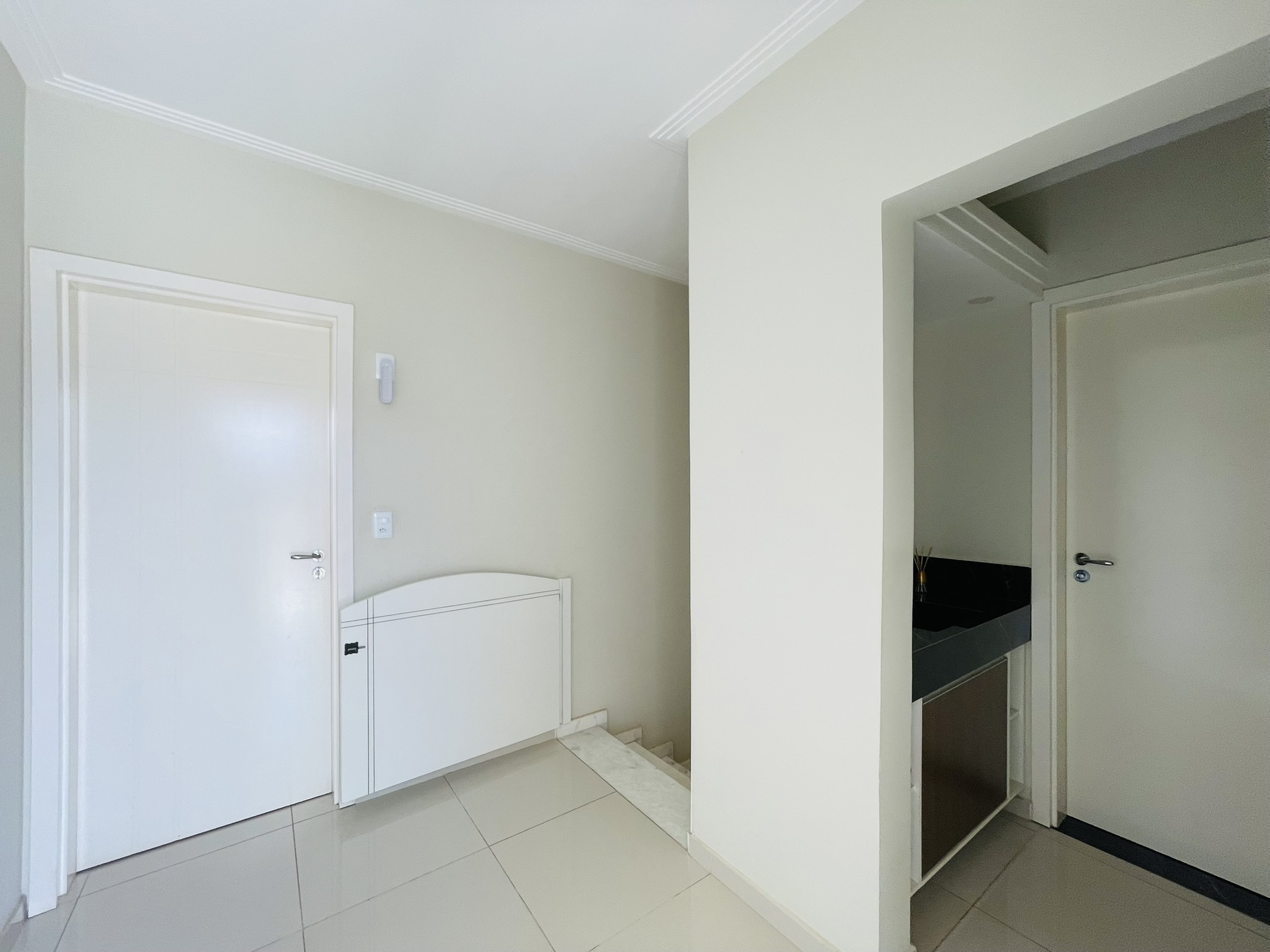 Casa à venda com 3 dormitórios no Condomínio Moema Ville em Pindamonhangaba/SP.