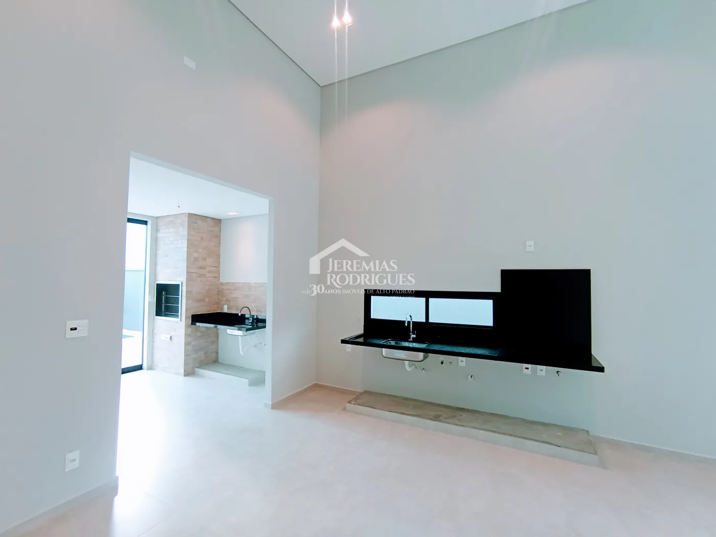 Casa à venda com 3 suítes no Condomínio Ouro Ville em Taubaté/SP