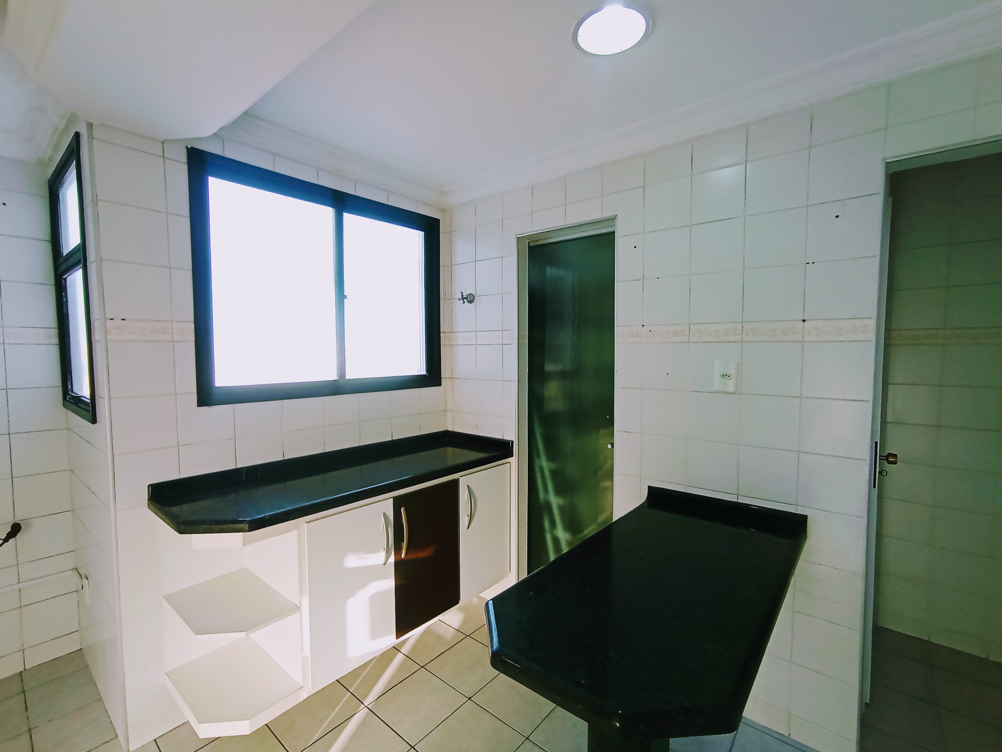 Cobertura à venda com 3 dormitórios, 125 m² no Edifício Michel Abud em Taubaté/SP.