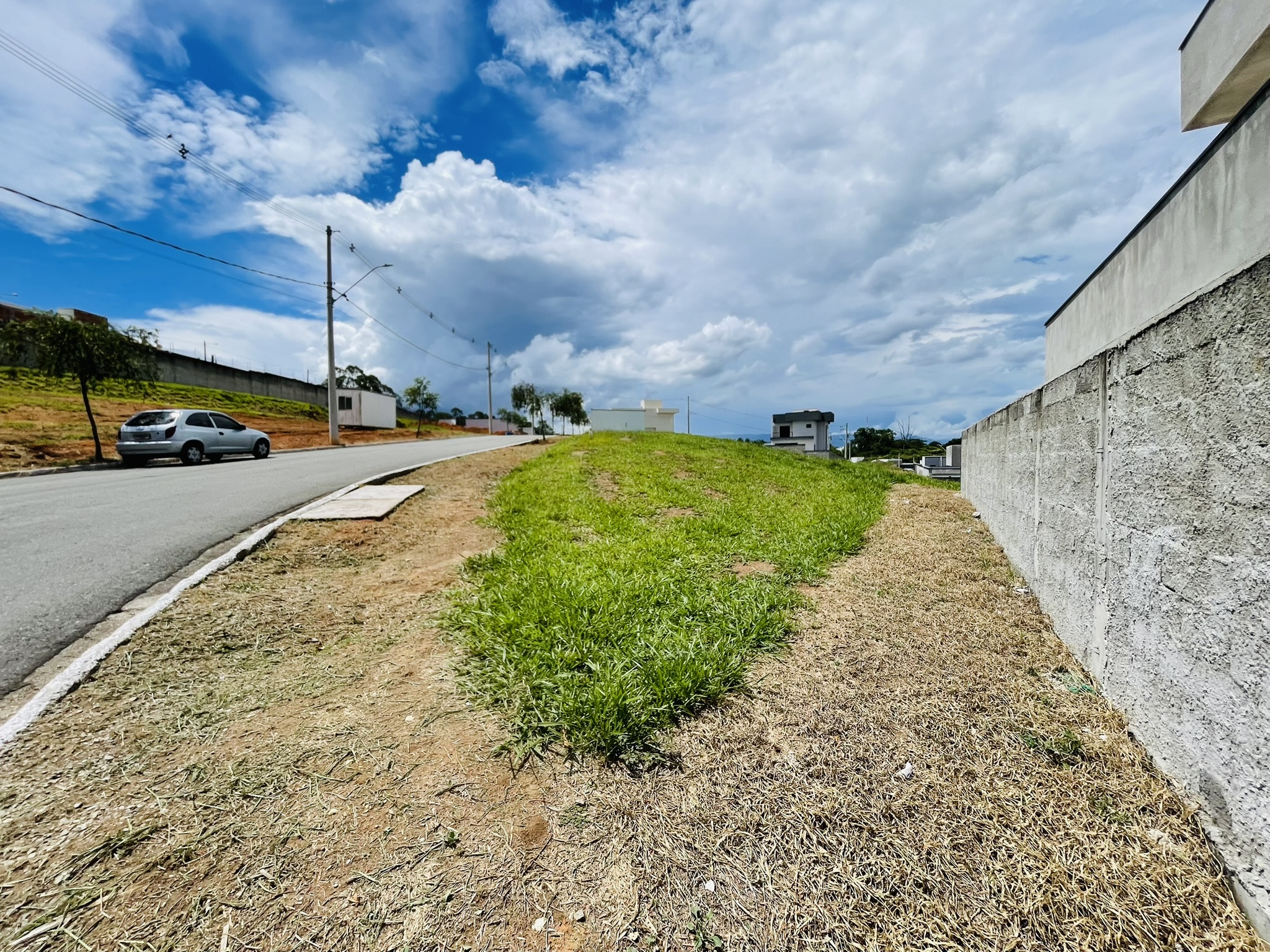 Terreno à venda com 278 m² no Condomínio Bosque do Imperador em Pindamonhangaba/SP.