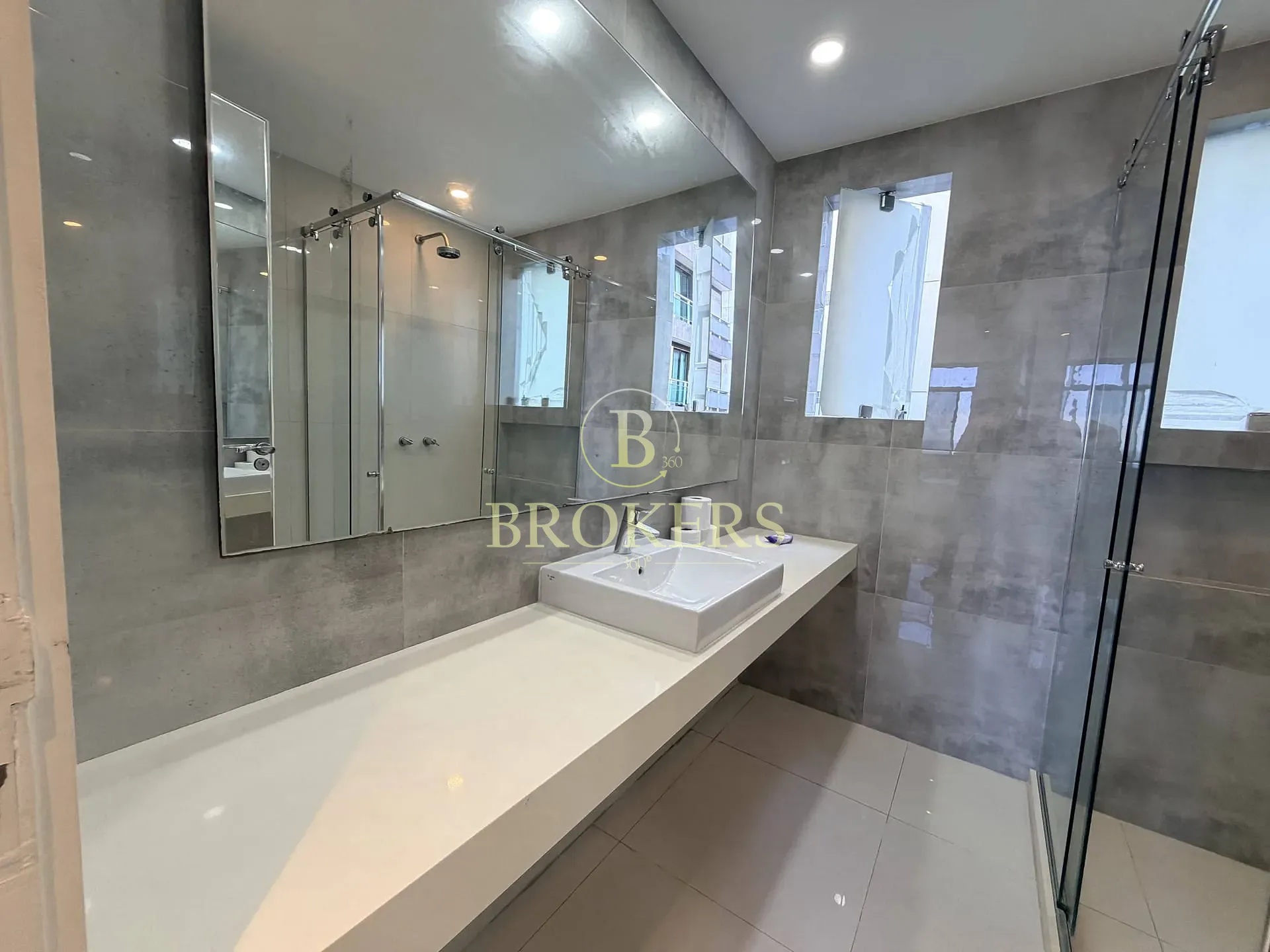 Frente mar em Copacabana: apartamento à venda de 2 quartos, andar alto com vista panorâmica, alto p — foto 14