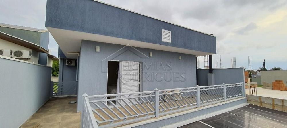 Casa à venda com 3 suítes no Condomínio Parque das Araucárias em Tremembé/SP.