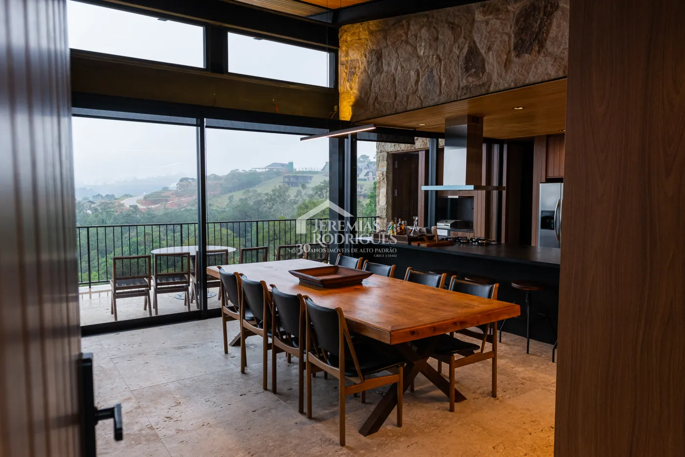 Casa com 5 quartos, 560 m²- Colinas Capivari - Campos do Jordão/SP