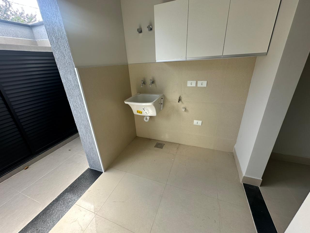 Casa para venda e locação com 3 dormitórios no Condomínio Pinheiros em Tremembé/SP. 