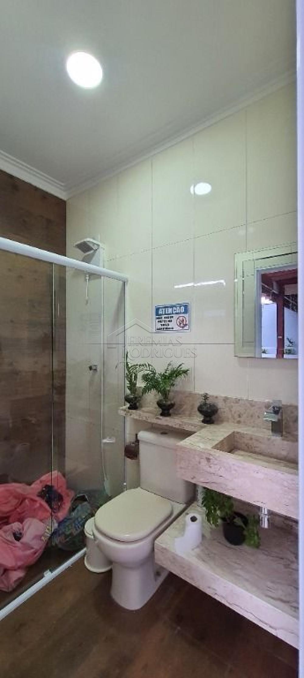 Casa à venda com 3 suítes no Condomínio Parque das Araucárias em Tremembé/SP.