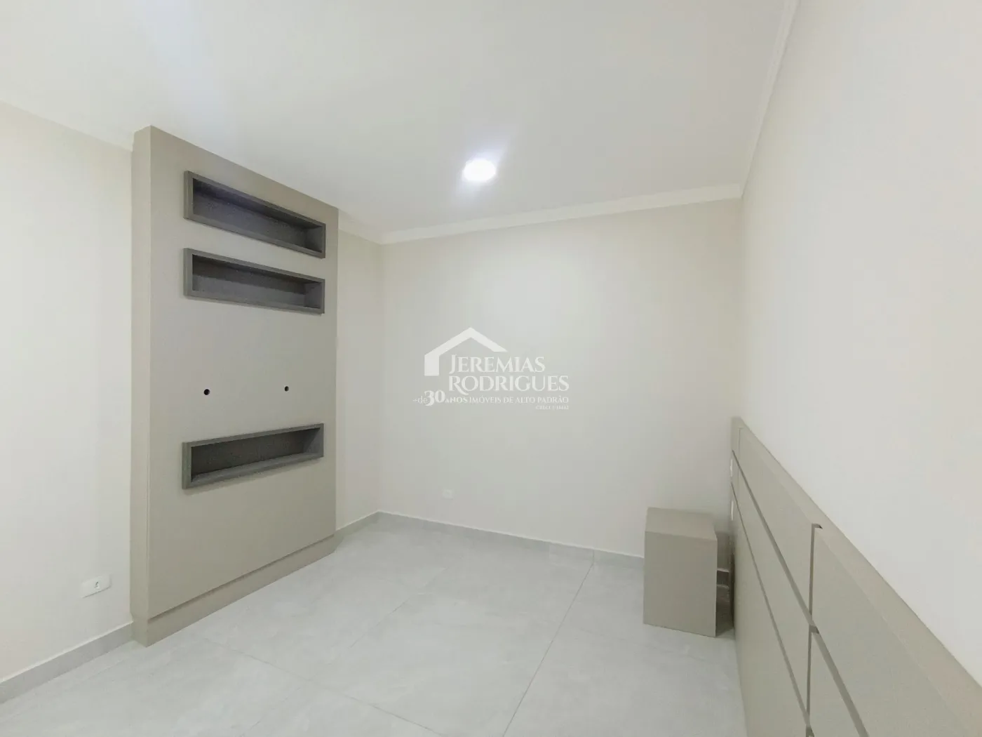 Casa para venda e locação com 3 dormitórios, no Condomínio Campos do Conde II em Tremembé/SP.