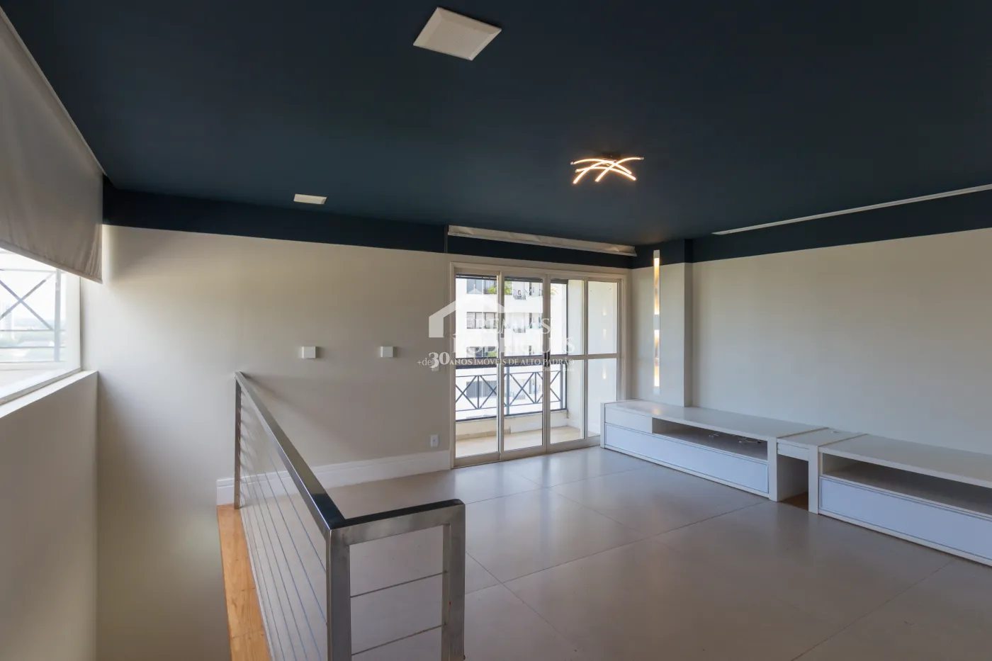 Apartamento à venda com 3 suítes, 274 m² no Edifício Milão em Taubaté/SP.