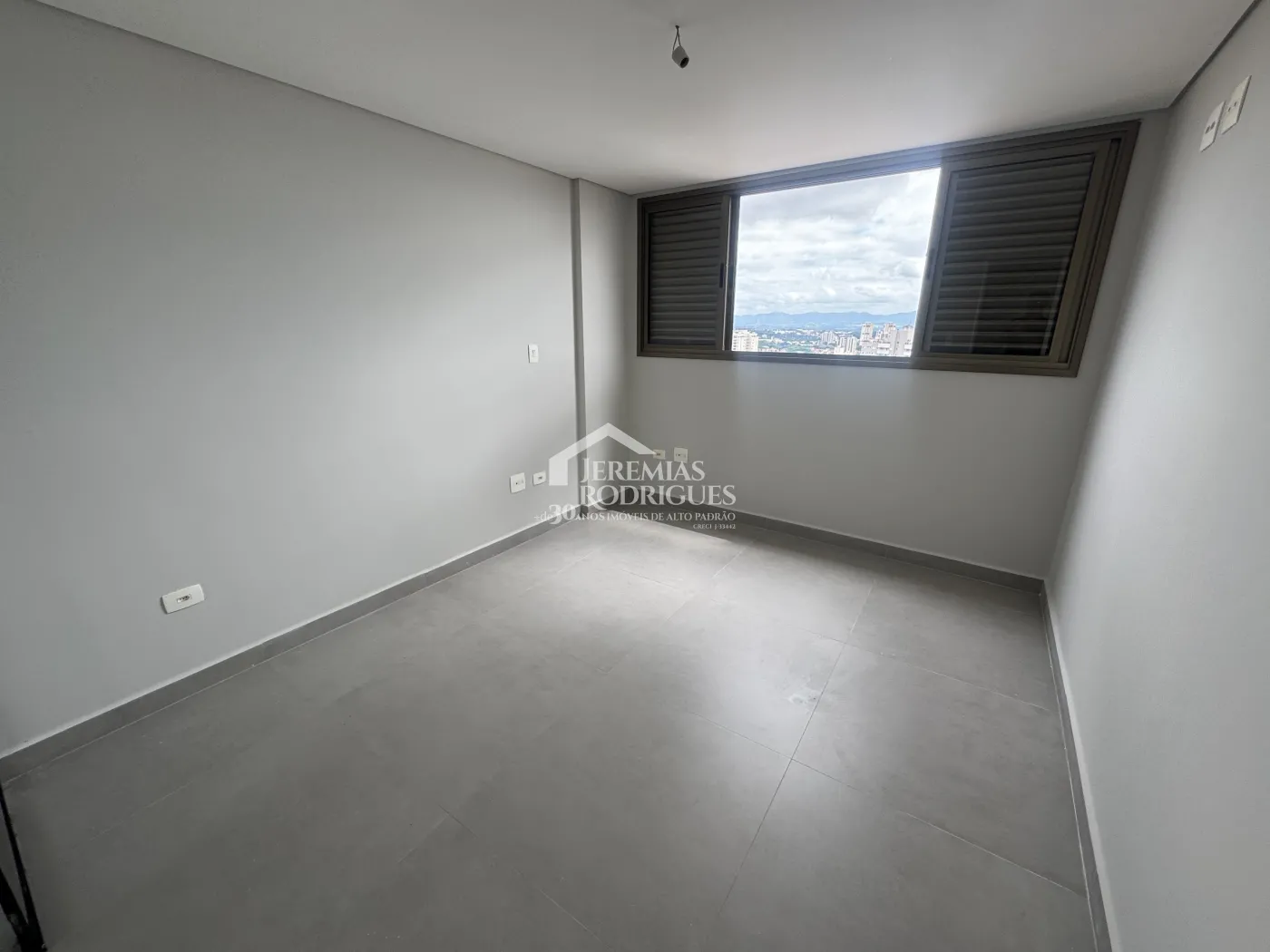 Apartamento à venda com 3 dormitórios, 119 m² no Edifício Jabuticabeiras em Taubaté/SP.