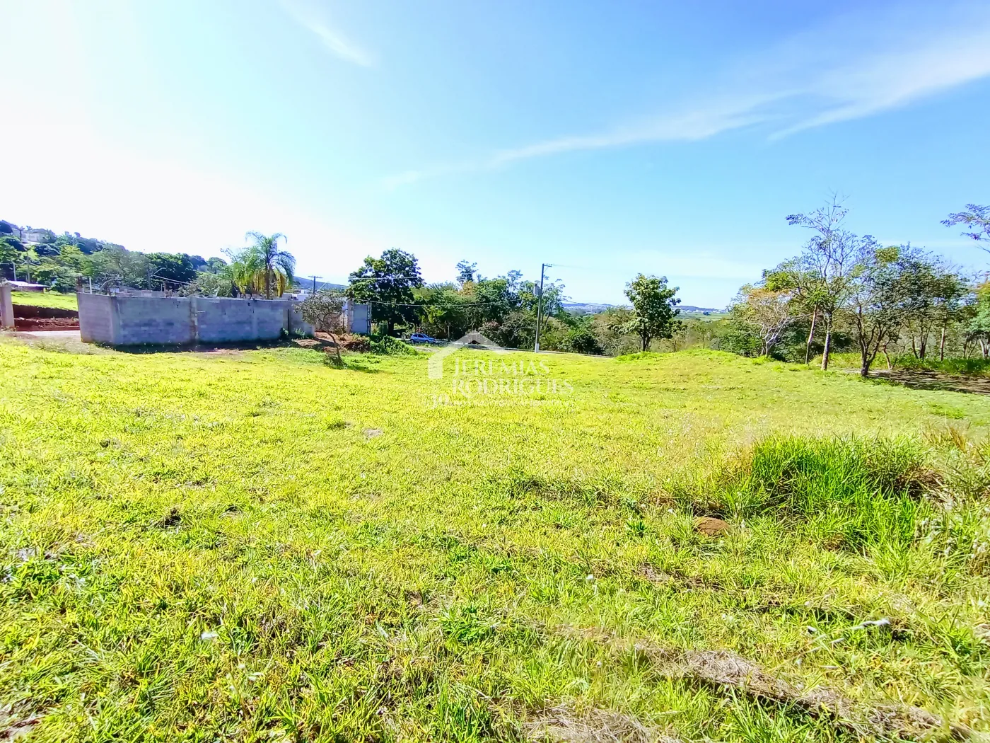 Terreno à venda com 1.159 m² no Condomínio Altos do Cataguá em Taubaté/SP.