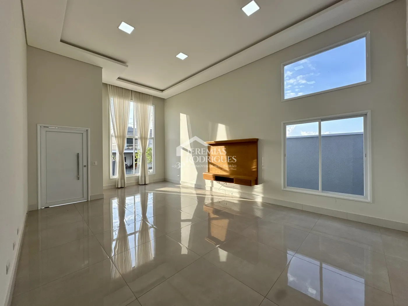 Casa com 3 dormitórios, 169,20 m² - Condomínio Ouro Ville - Taubaté/SP.