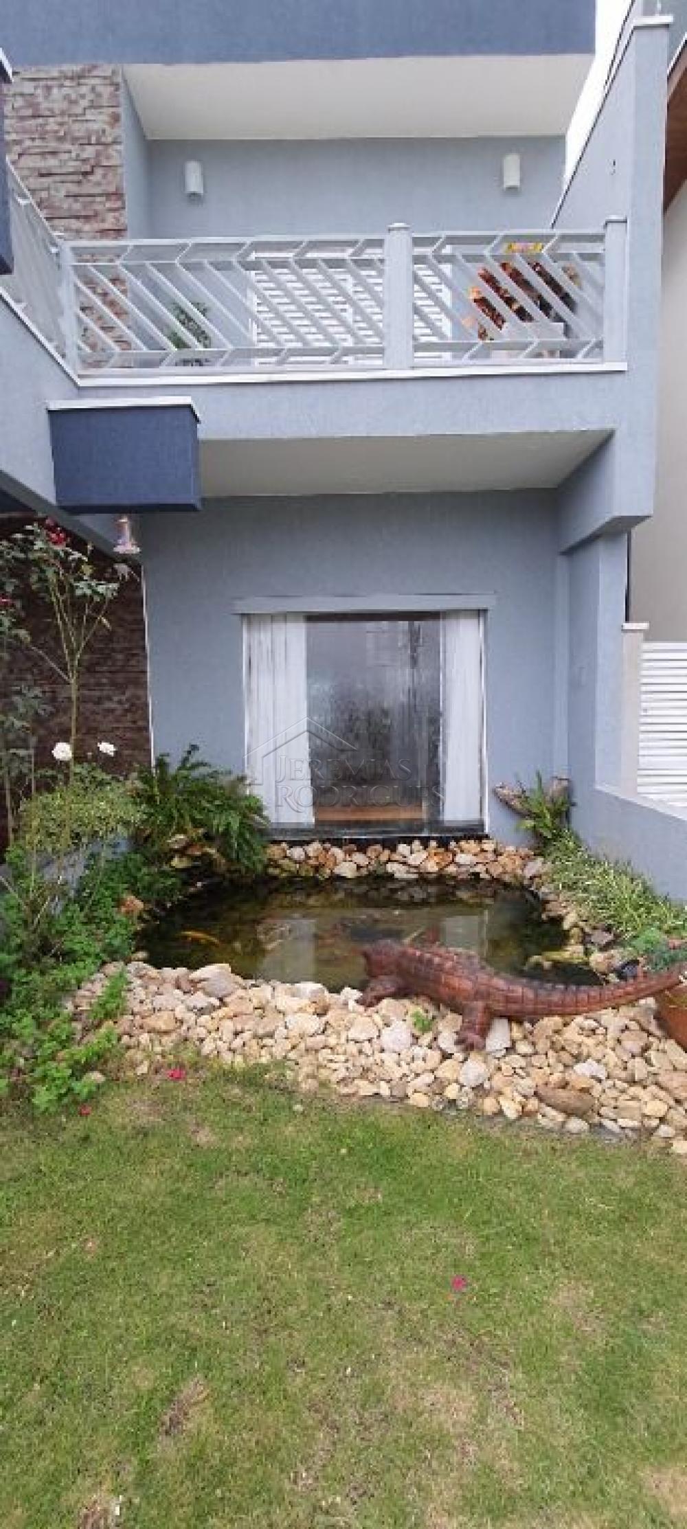 Casa à venda com 3 suítes no Condomínio Parque das Araucárias em Tremembé/SP.