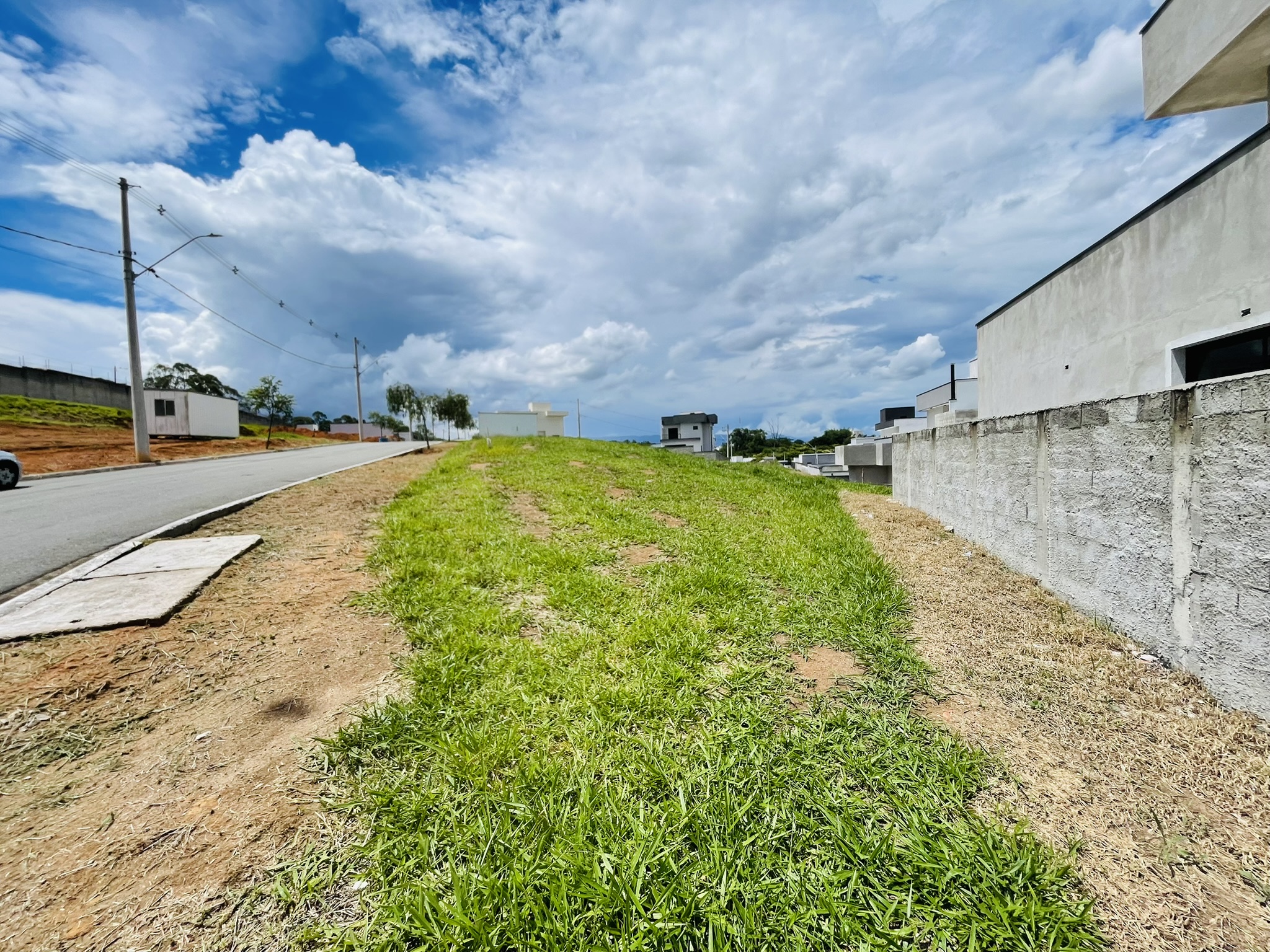 Terreno à venda com 278 m² no Condomínio Bosque do Imperador em Pindamonhangaba/SP.