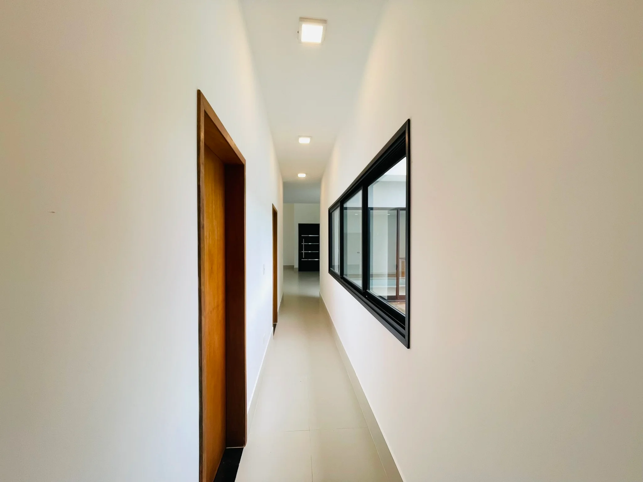 Casa à venda com 4 dormitórios no Condomínio Ouro Ville em Taubaté/SP.