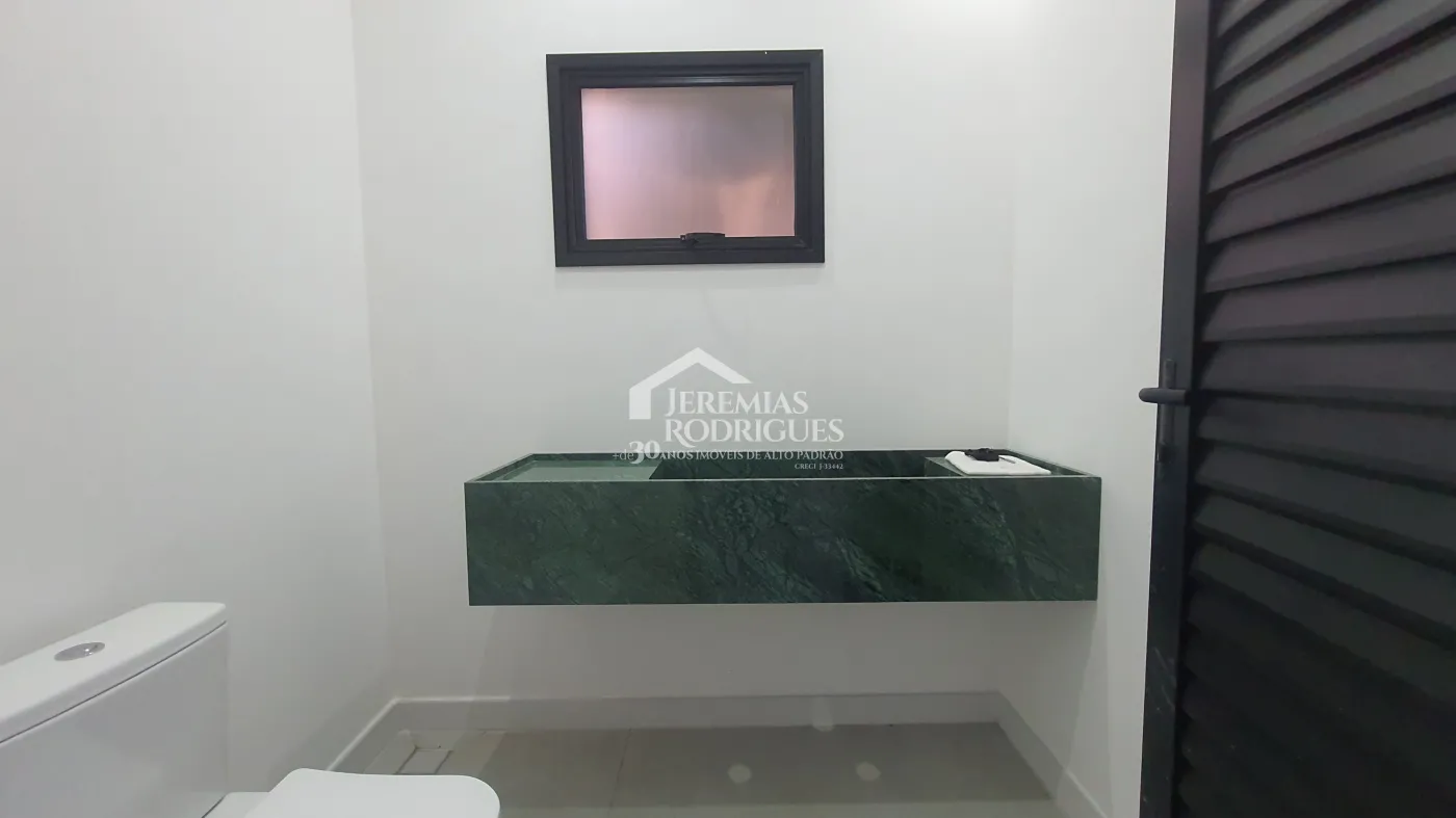 Casa à venda com 3 suítes no Condomínio Chácaras Cataguá em Taubaté/SP.