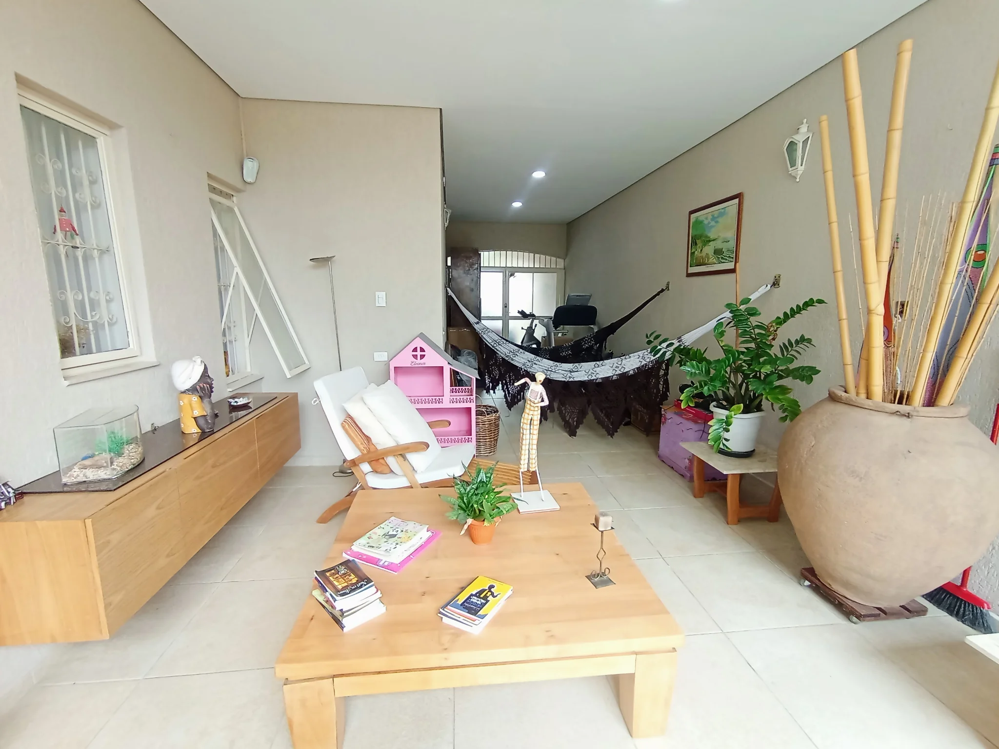 Casa à venda com 4 dormitórios no Residencial Doutor Lessa em Pindamonhangaba/SP. 