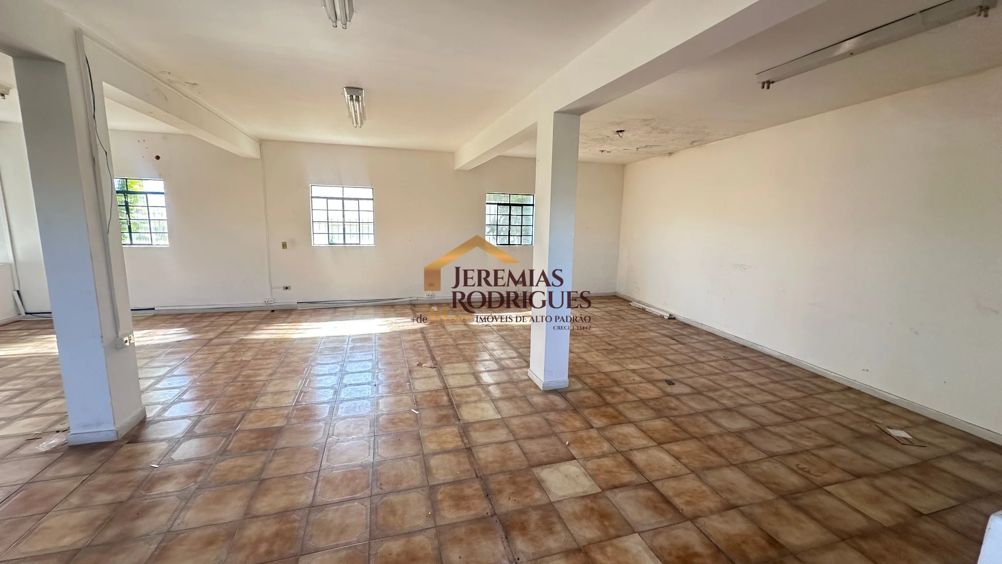Ponto Comercial para locação no Centro em Pindamonhangaba/SP.