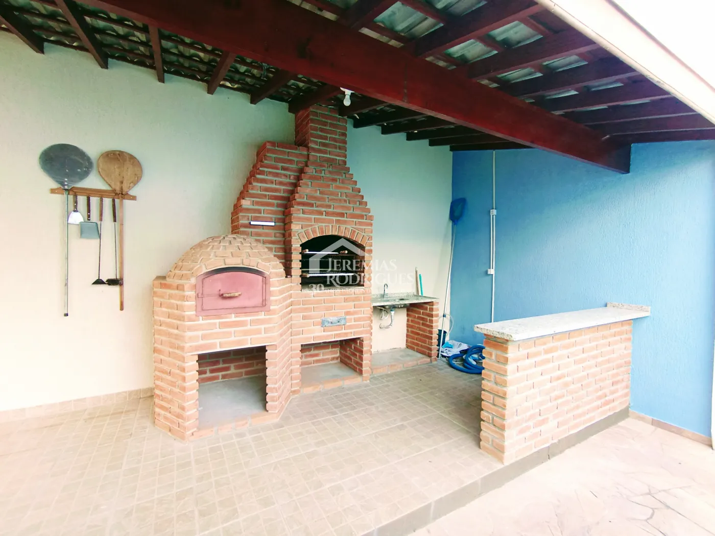 Casa para venda e locação com 4 dormitórios no Condomínio Campos do Conde I em Tremembé/SP