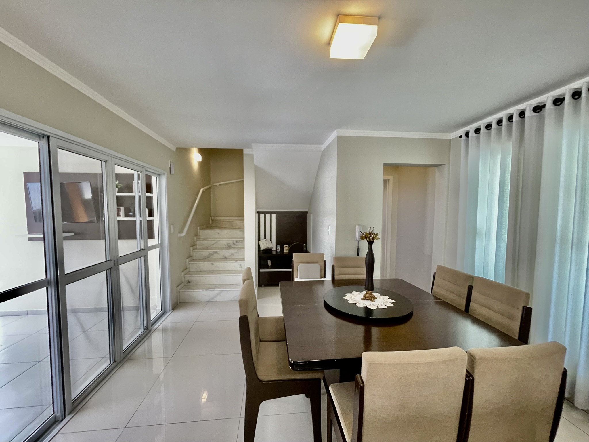 Casa à venda com 3 dormitórios no Condomínio Moema Ville em Pindamonhangaba/SP.