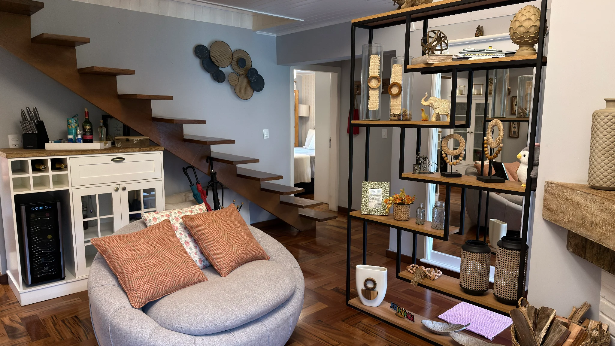 Casa à venda com 2 dormitórios no Condomínio Petiti Village em Campos do Jordão/SP.