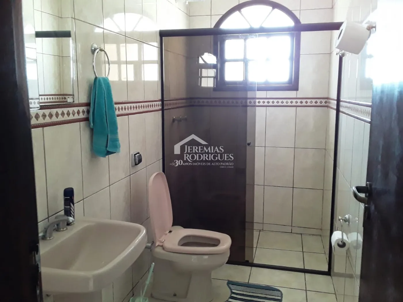 Casa sobradada à venda com 3 dormitórios no bairro Jardim Morumby em Taubaté/SP