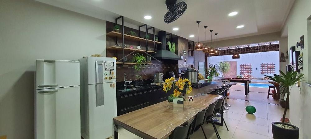 Casa à venda com 3 suítes no Condomínio Parque das Araucárias em Tremembé/SP.