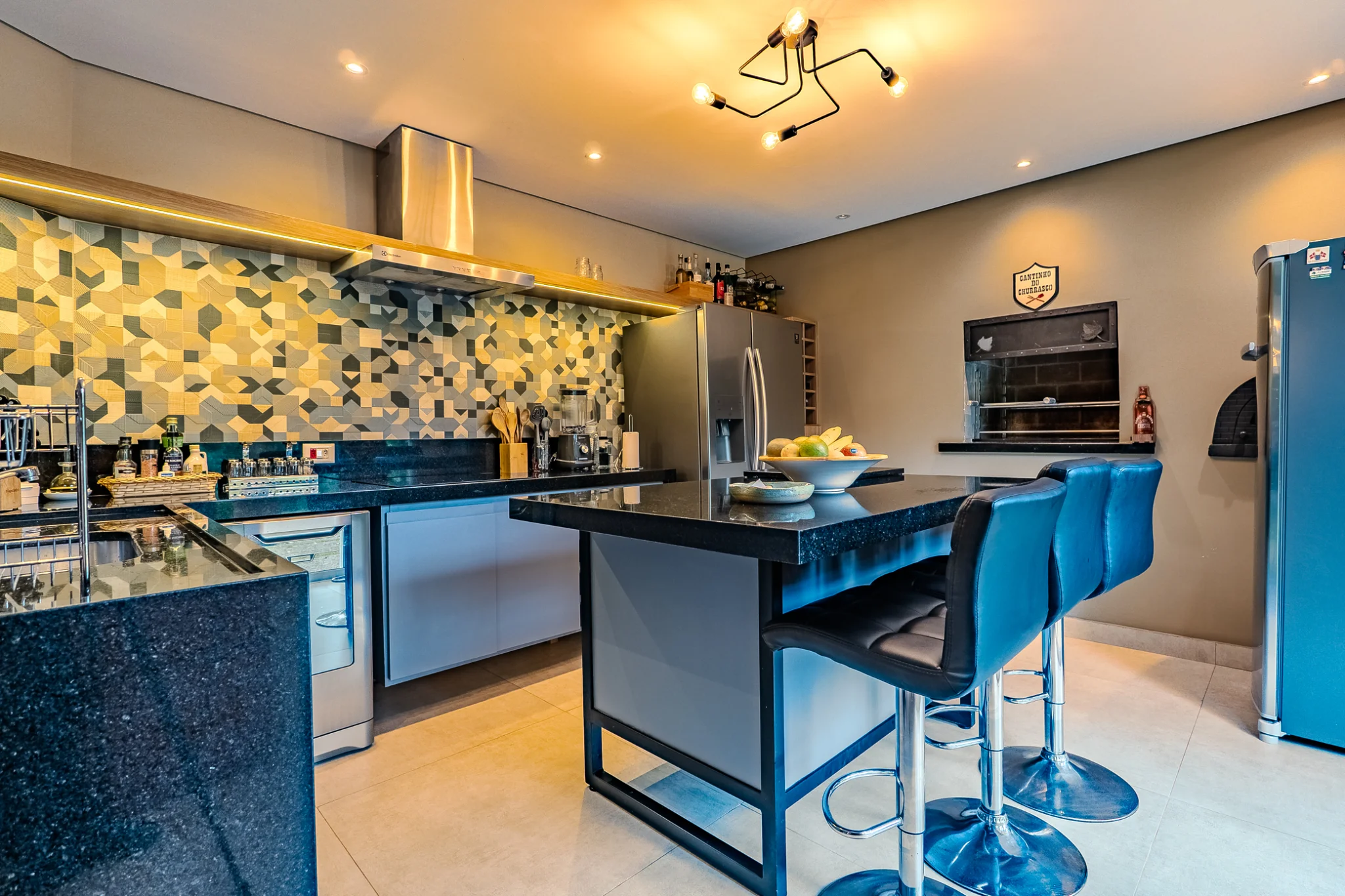 Casa à venda com 4 suítes no Parque Pedra do Baú em Campos do Jordão/SP. 