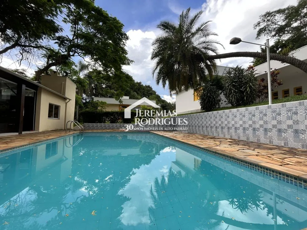 Chácara à venda com 2.000 m² no Condomínio Chácaras Cataguá, em Taubaté/SP.