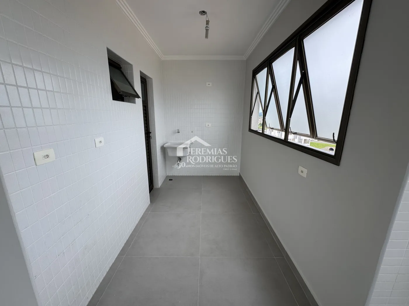 Apartamento à venda com 3 dormitórios, 119 m² no Edifício Jabuticabeiras em Taubaté/SP.