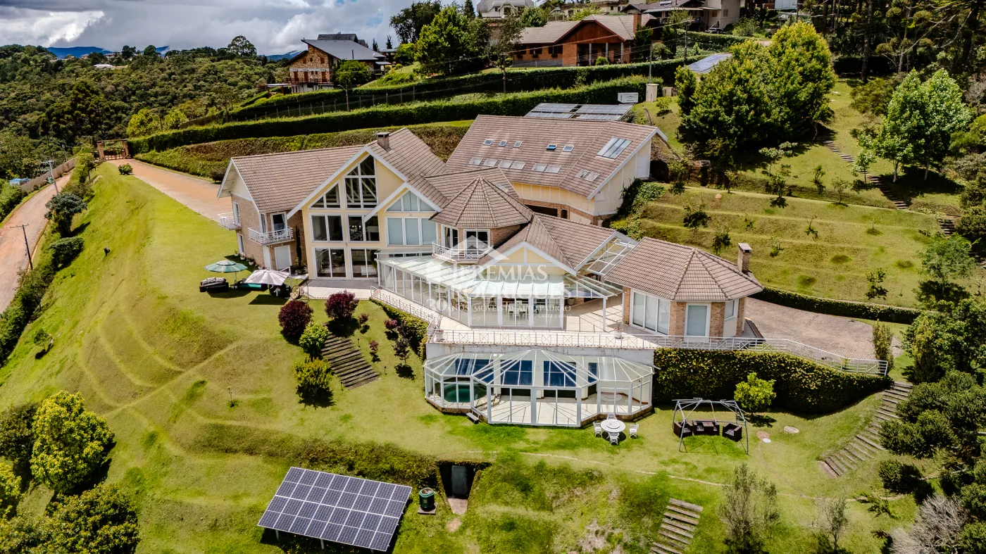 Casa à venda no Parque Pedra do Baú em Campos do Jordão/SP.