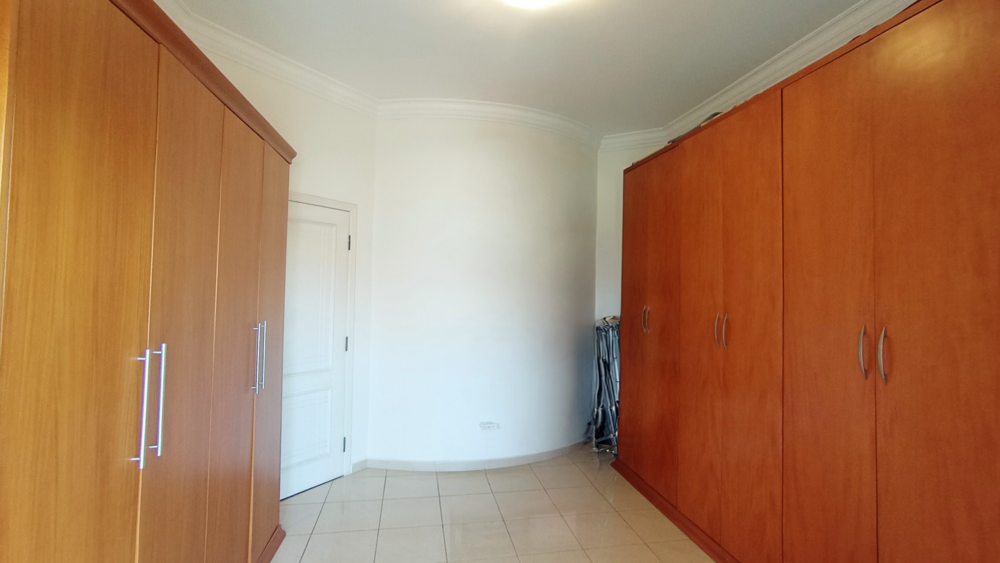 Casa à venda com 4 dormitórios no Condomínio Taubaté Village em Taubaté/SP.