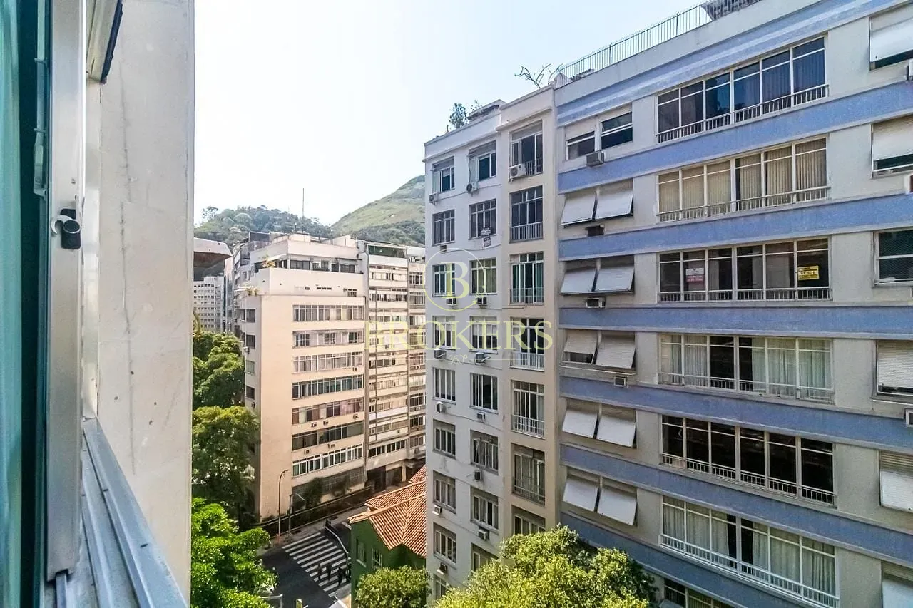 Apartamento à venda, Rua Miguel Lemos - Copacabana. Duplex modernizado, 3 quartos, sendo 1 suíte co