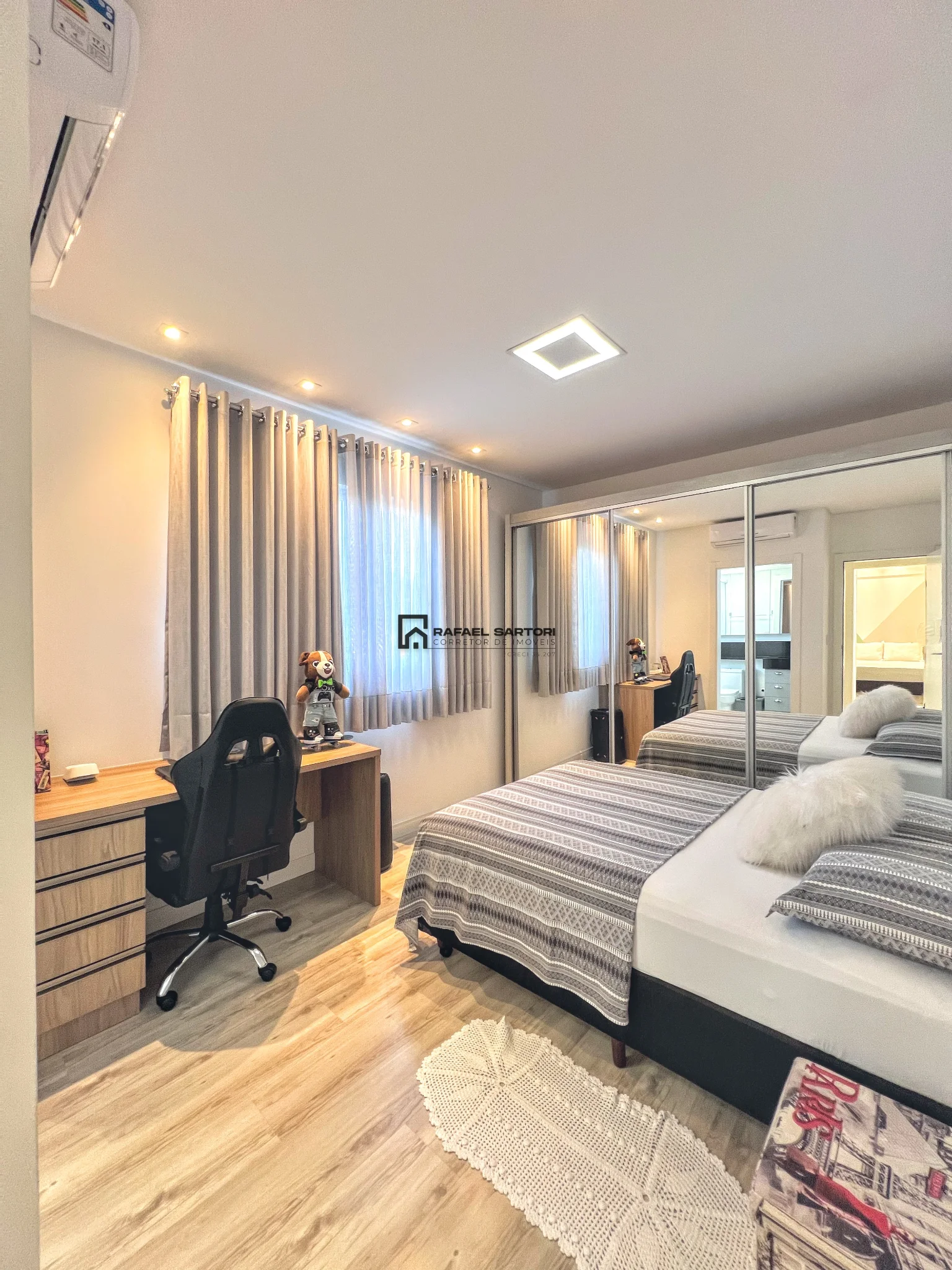 APARTAMENTO NO CENTRO COM 03 SUÍTES