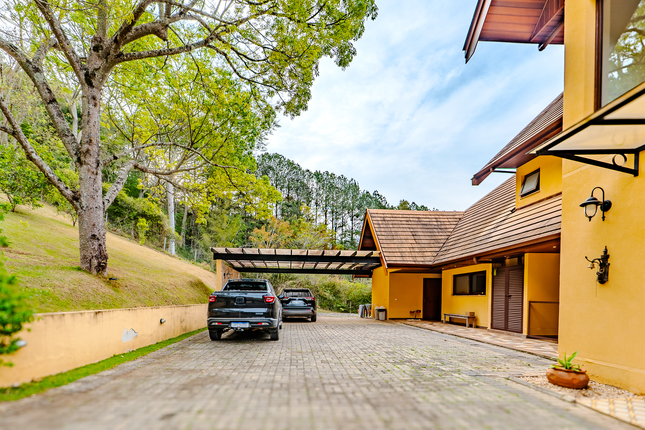 Casa à venda com com 5 suítes no Condomínio Country Club em Santo Antônio do Pinhal/SP. 