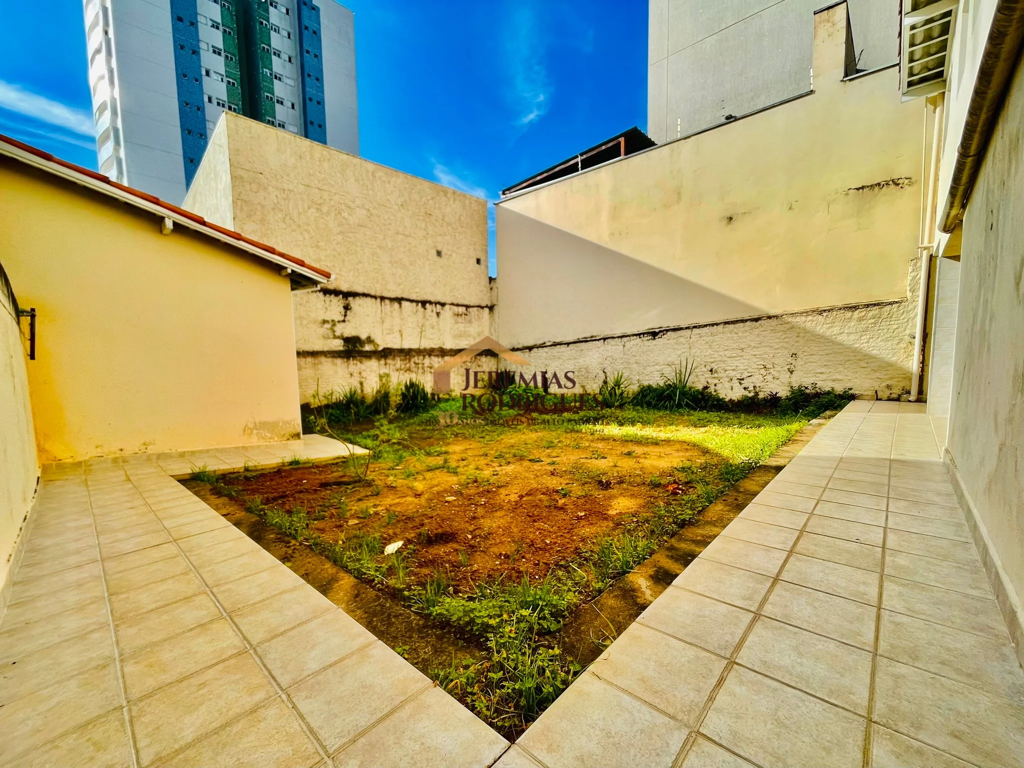 Casa para locação e venda no Centro em Taubaté/SP. — foto 29