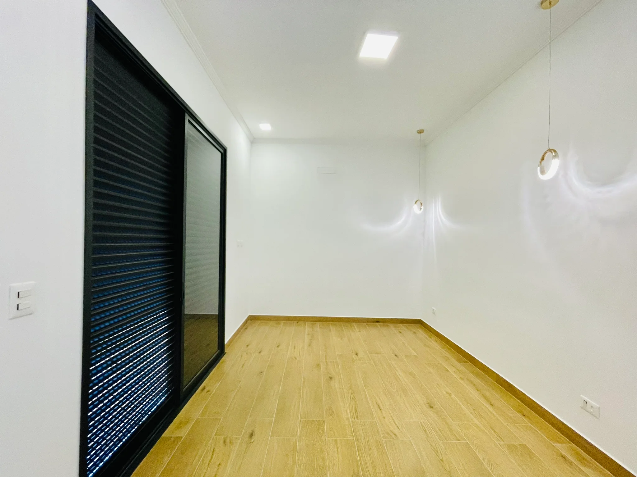 Casa à venda com 4 dormitórios no Condomínio Ouro Ville em Taubaté/SP. 