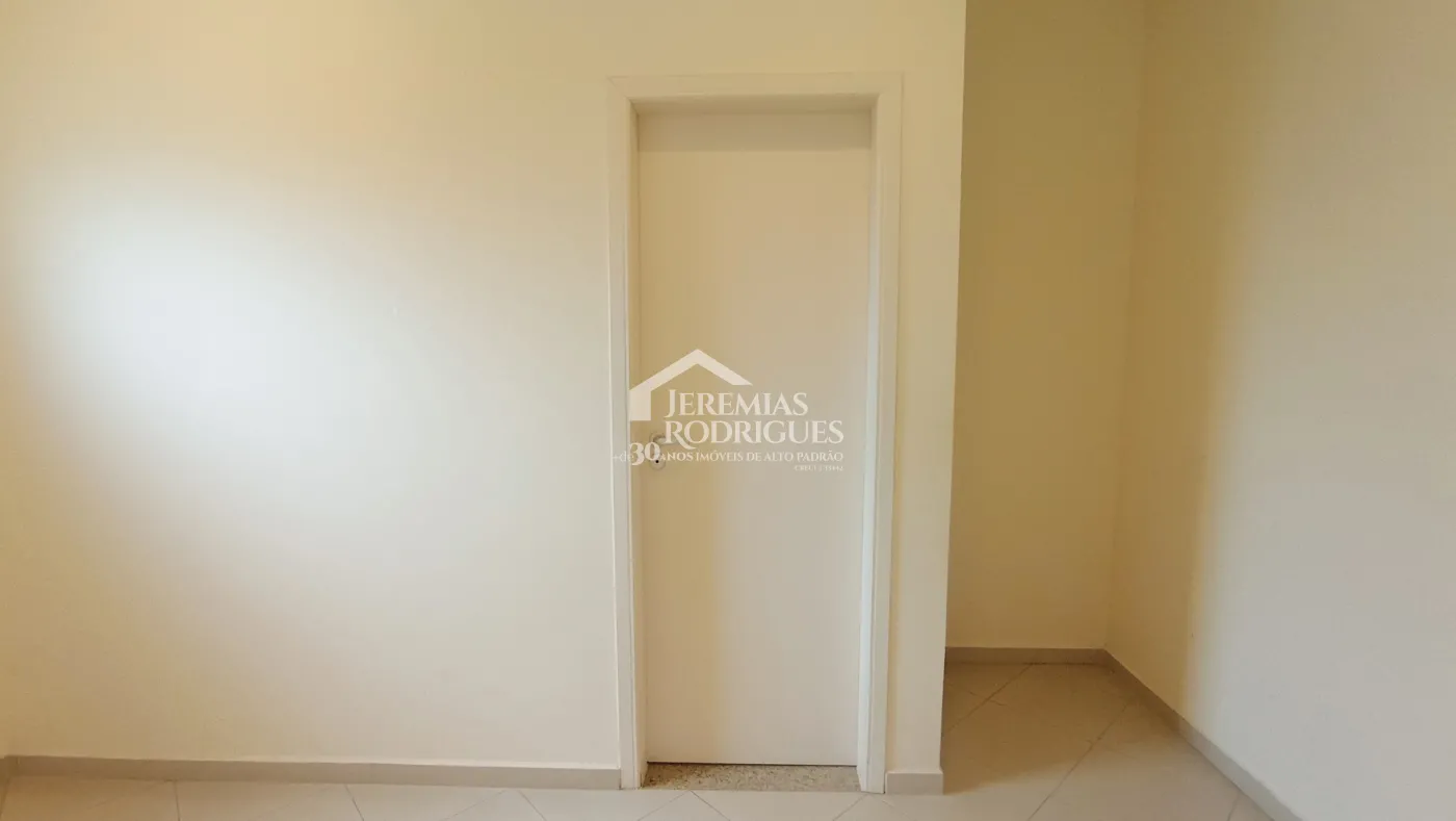 Casa à venda com 5 dormitórios no Condomínio Taubaté Village em Taubaté/SP.