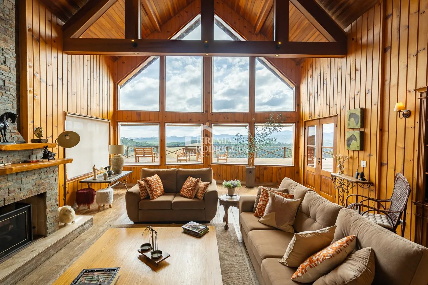 Fazenda com 2.904.000 m² - Sapucaí-Mirim - MG