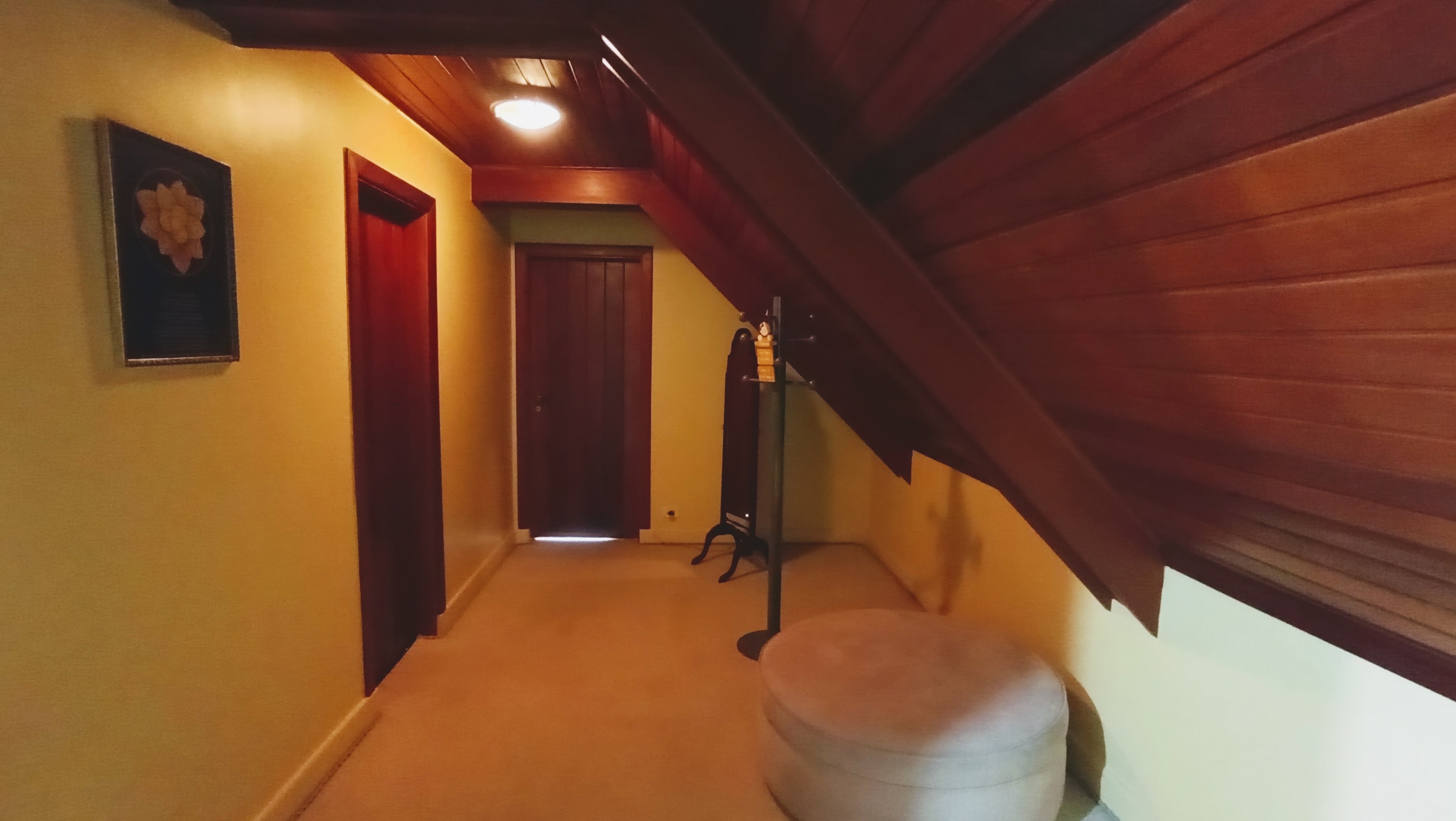 Casa à venda com 5 dormitórios no Capivari em Campos do Jordão/SP.