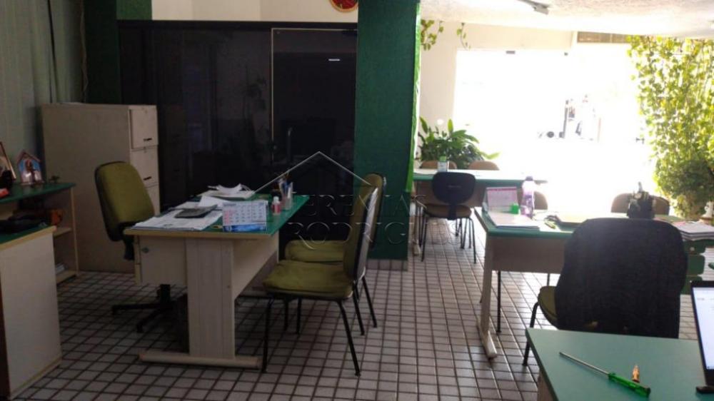 Ponto comercial para venda e locação no Centro em Taubaté/SP. 
